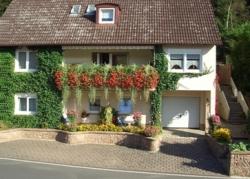 Hier gehts zur Homepage der Pension Waldhaus - Urlaub in komfortablen Ferienwohnungen